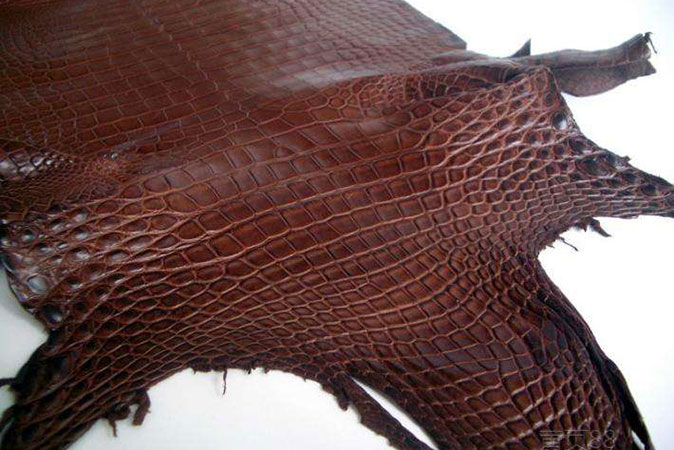 How are crocodile leather handbags made?